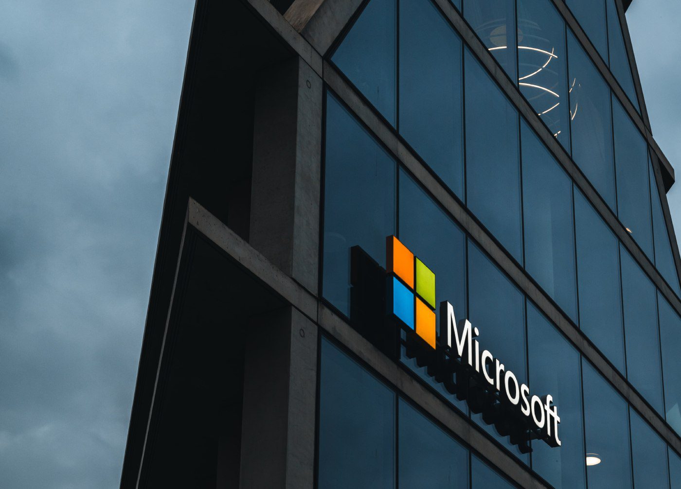 Microsoft Logo auf einem Gebäude